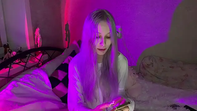 Snapshot of Elaincutee chatting on 11, 9, 2025 Elaincutee online show from 11, 9, 2025