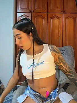 Snapshot of KaditaNavarro chatting on 21, 4, 2026 KaditaNavarro online show from 21, 4, 2026