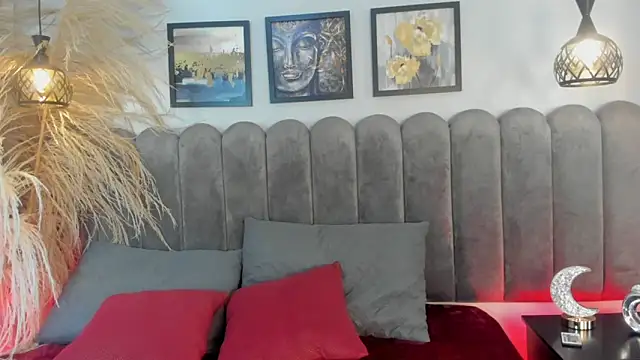 Dark nina  online show from 5, 12, 2025