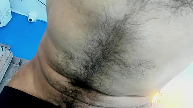 Snapshot of latinhotmuscle chatting on 18, 10, 2025 latinhotmuscle online show from 18, 10, 2025