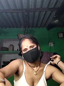 Snapshot of Hot-ilaiy chatting on 8, 9, 2025 Hot-ilaiy online show from 8, 9, 2025