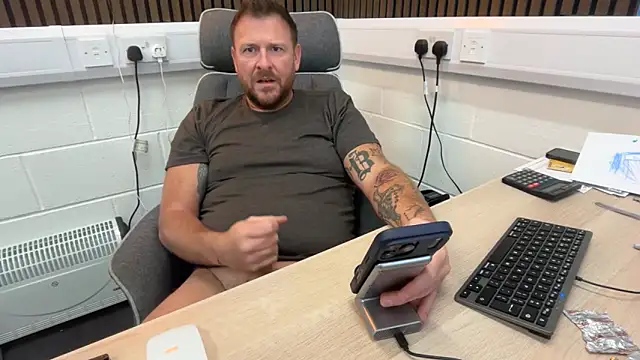 Snapshot of bilf1978 chatting on 15, 5, 2026 bilf1978 online show from 15, 5, 2026