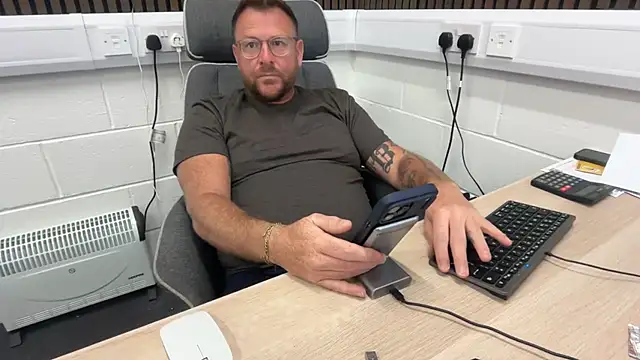 Snapshot of bilf1978 chatting on 2, 6, 2026 bilf1978 online show from 2, 6, 2026