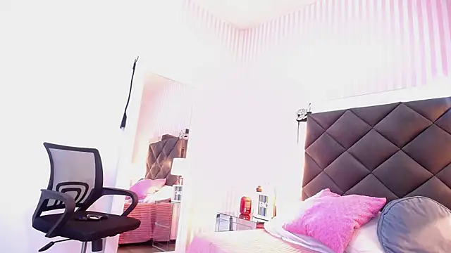 ViictoriaJones  online show from 17, 10, 2025