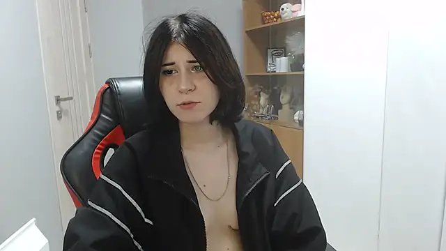 TinaQuiin online show from 29, 9, 2025