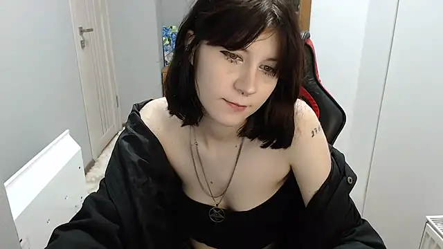 TinaQuiin online show from 18, 11, 2025