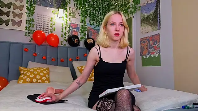 EmmaNovak online show from 22, 10, 2025