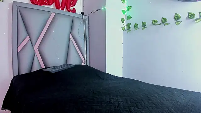 aurora tziu online show from 11, 4, 2026