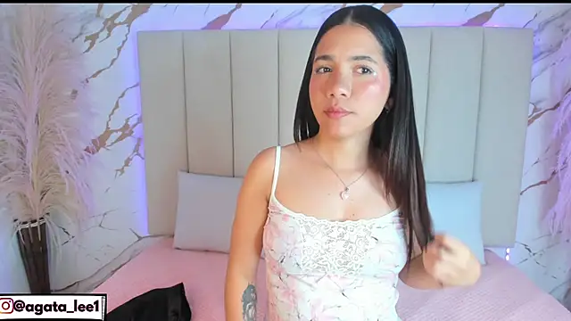 Snapshot of agataa_lee chatting on 8, 10, 2025 agataa lee online show from 8, 10, 2025