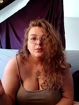 Snapshot of LilouCuriosity chatting on 11, 9, 2025 LilouCuriosity online show from 11, 9, 2025