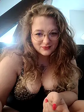 Snapshot of LilouCuriosity chatting on 29, 10, 2025 LilouCuriosity online show from 29, 10, 2025