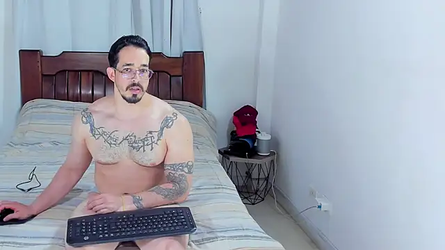 Snapshot of Hunter_Hoott chatting on 15, 6, 2026 Hunter Hoott online show from 15, 6, 2026