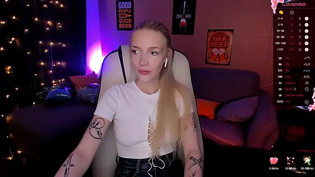 Snapshot of AnyaTaylor_ chatting on 30, 9, 2025 AnyaTaylor online show from 30, 9, 2025