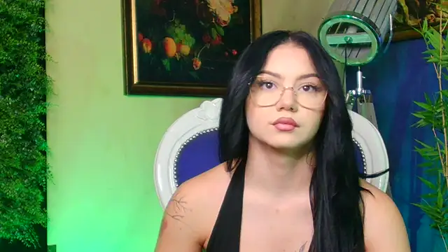 Snapshot of loewec chatting on 5, 10, 2025 loewec online show from 5, 10, 2025