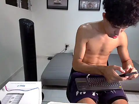 Dollarhot30 online show from 28, 10, 2025