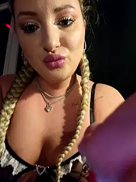 Blondie Sasha online show from 3, 10, 2025