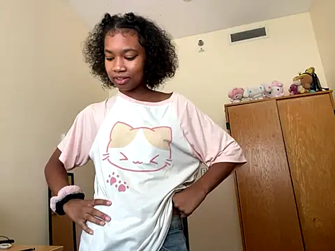 luvrgrllani online show from 10, 9, 2025