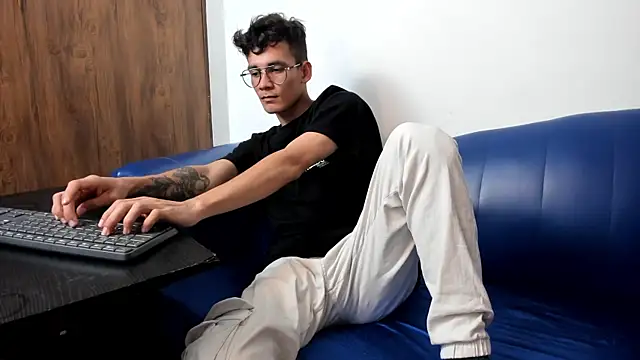 LittleMax23 online show from 4, 11, 2025