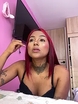 Snapshot of kitty_moon1 chatting on 20, 10, 2025 kitty moon1 online show from 20, 10, 2025