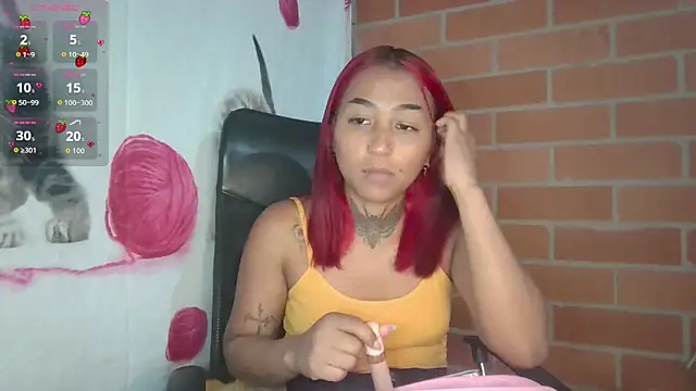 Snapshot of kitty_moon1 chatting on 22, 10, 2025 kitty moon1 online show from 22, 10, 2025