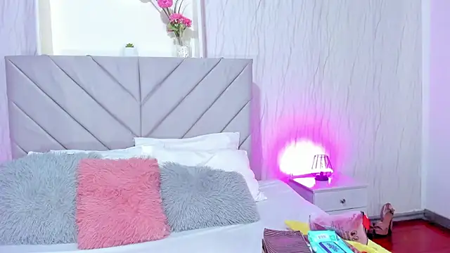 Victoria Guzman online show from 13, 10, 2025