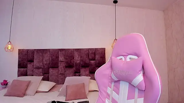 BellaClarck online show from 17, 9, 2025