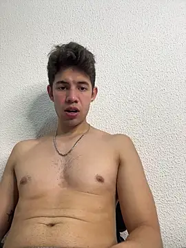 Maxtaylor18 online show from 15, 10, 2025