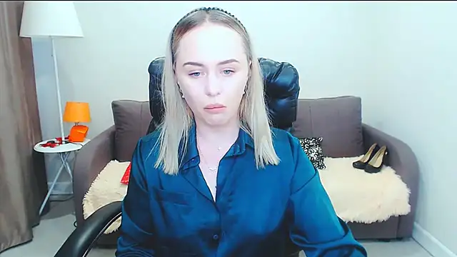 Snapshot of LiluMoon__ chatting on 8, 7, 2026 LiluMoon online show from 8, 7, 2026