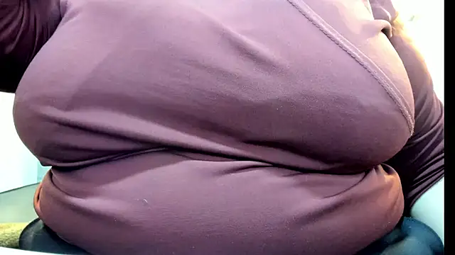  Emily rosee  online show from 30, 10, 2025