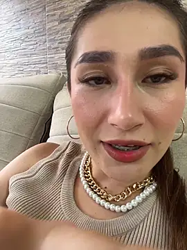 Isa Villamarin online show from 18, 10, 2025