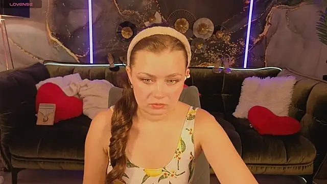 RedDoll  online show from 12, 9, 2025