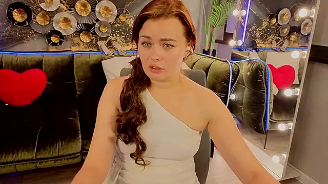 RedDoll  online show from 24, 9, 2025