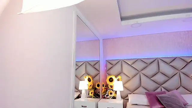 dafnne hall online show from 9, 10, 2025