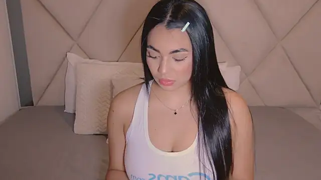 Snapshot of CharlotteeBrownn chatting on 7, 7, 2026 CharlotteeBrownn online show from 7, 7, 2026