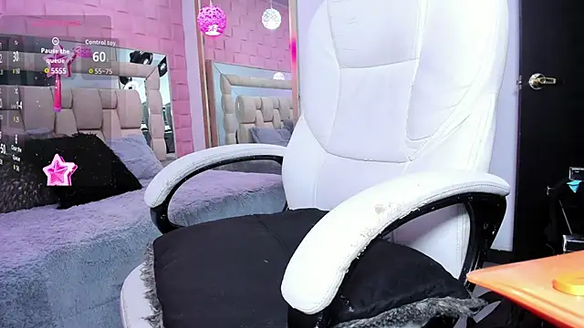 Snapshot of _laaura_ chatting on 9, 5, 2026 laaura online show from 9, 5, 2026