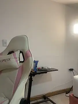 emma hot2006 online show from 14, 12, 2025