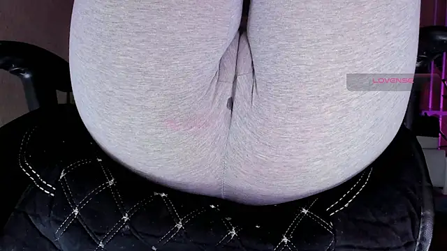 Cameltoe squirt inPants online show from 20, 10, 2025