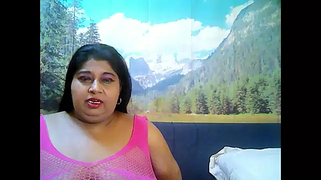 Snapshot of indianhoney694u chatting on 2, 10, 2025 indianhoney694u online show from 2, 10, 2025