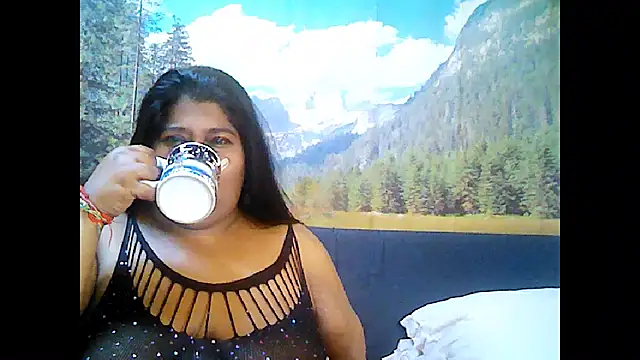 Snapshot of indianhoney694u chatting on 7, 10, 2025 indianhoney694u online show from 7, 10, 2025