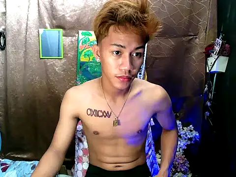 Snapshot of naughtyboyloy_0 chatting on 23, 9, 2025 naughtyboyloy 0 online show from 23, 9, 2025