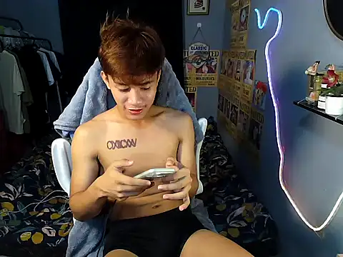 Snapshot of naughtyboyloy_0 chatting on 4, 7, 2026 naughtyboyloy 0 online show from 4, 7, 2026
