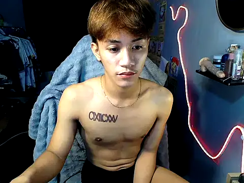 Snapshot of naughtyboyloy_0 chatting on 17, 7, 2026 naughtyboyloy 0 online show from 17, 7, 2026