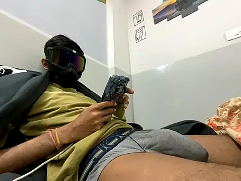 Snapshot of monster_fuck chatting on 11, 11, 2025 monster fuck online show from 11, 11, 2025