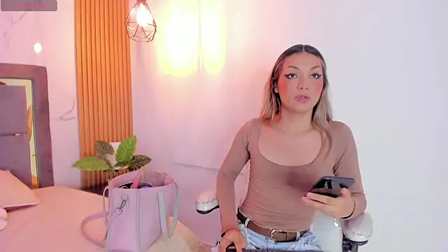 Doll Isa  online show from 4, 4, 2026