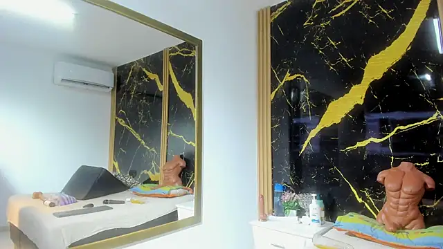 Snapshot of AdrianaVegga chatting on 11, 2, 2026 AdrianaVegga online show from 11, 2, 2026