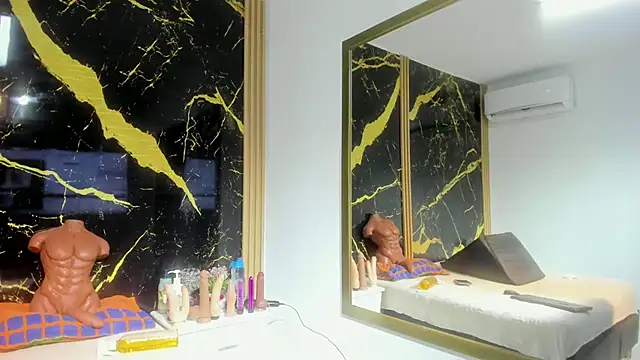 Snapshot of AdrianaVegga chatting on 20, 2, 2026 AdrianaVegga online show from 20, 2, 2026