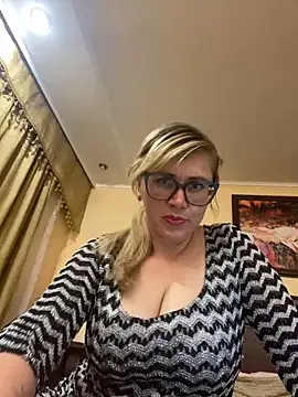 Crystal00Girl online show from 30, 9, 2025