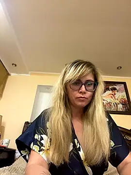 Crystal00Girl online show from 15, 10, 2025