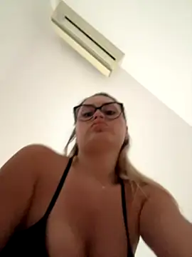 KayaAzur online show from 6, 10, 2025