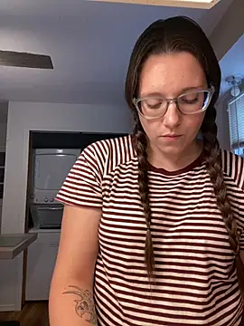 Mommasaurrex online show from 1, 11, 2025